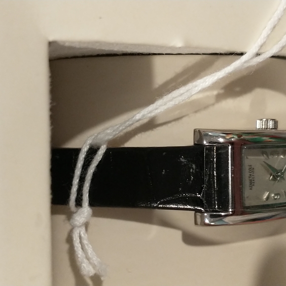 Delicate Kenneth Cole reaction watch - Picture 3 of 3